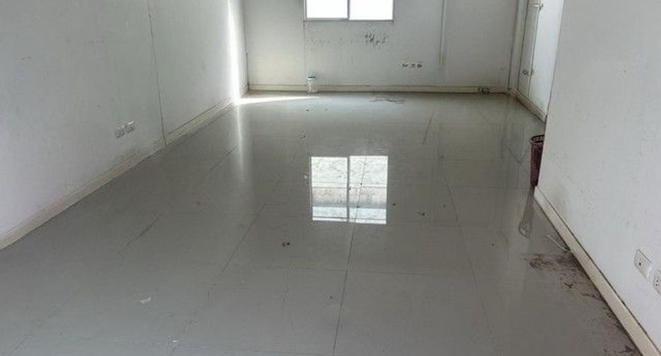 Casa adosada en venta de 3 habitaciones en Mueang Pathum Thani, Pathum Thani