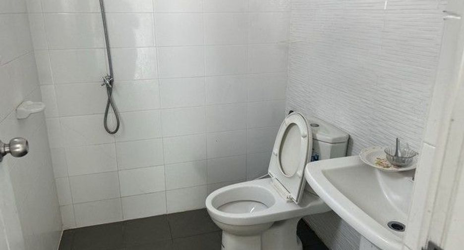 Casa adosada en venta de 3 habitaciones en Mueang Pathum Thani, Pathum Thani