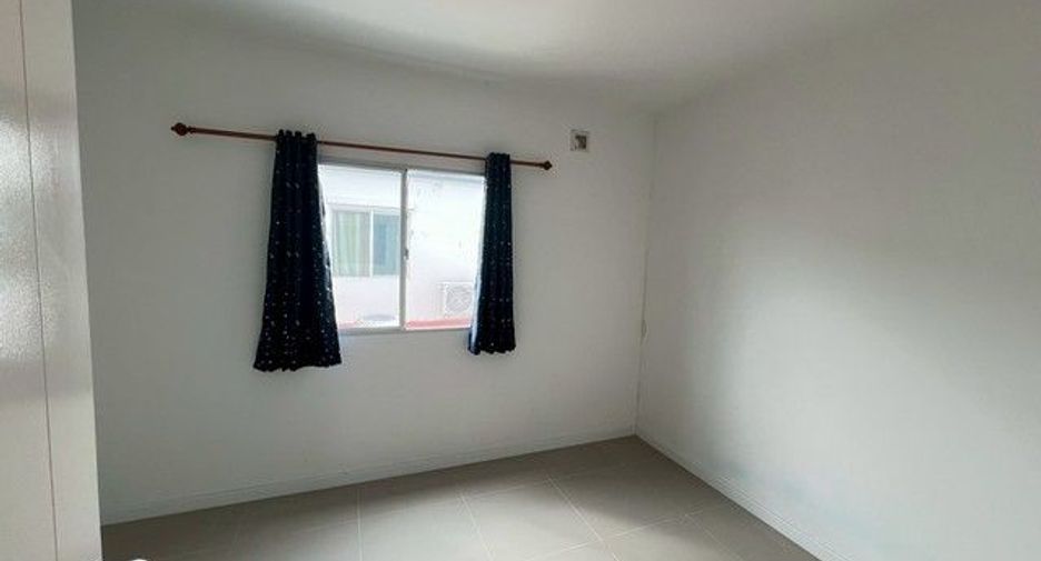 For sale 3 bedrooms townhouse in Khlong Luang, Pathum Thani