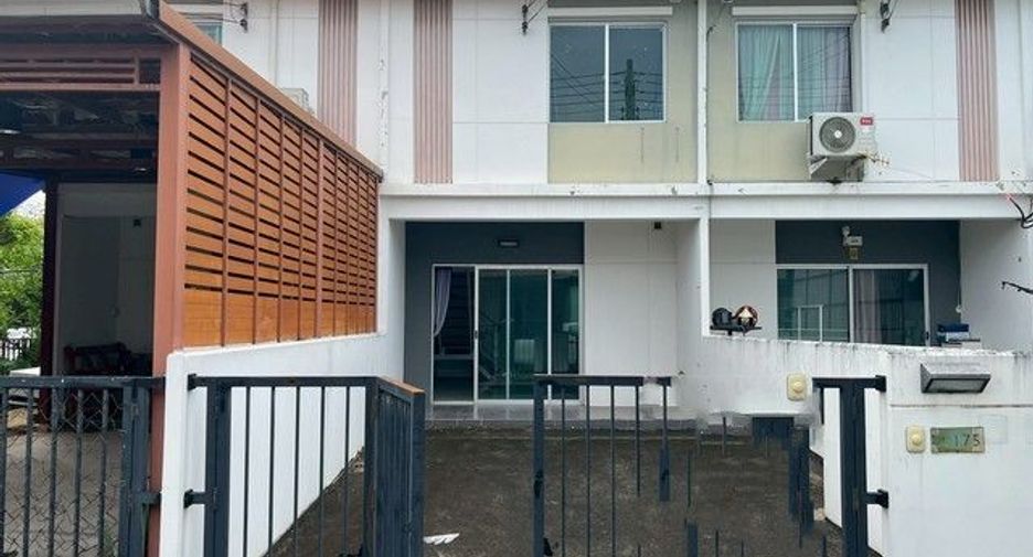 For sale 3 bedrooms townhouse in Khlong Luang, Pathum Thani