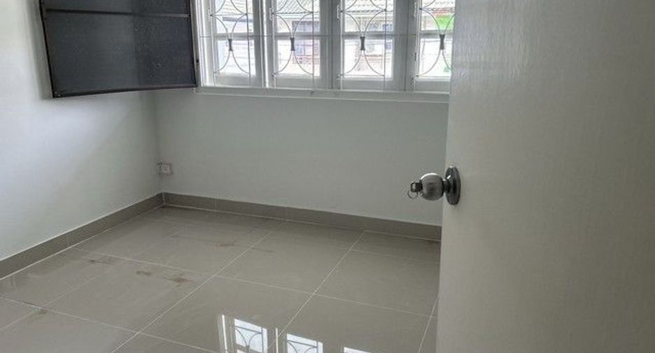 À vendre 3 chambres maison de ville à Bang Phli, Samut Prakan