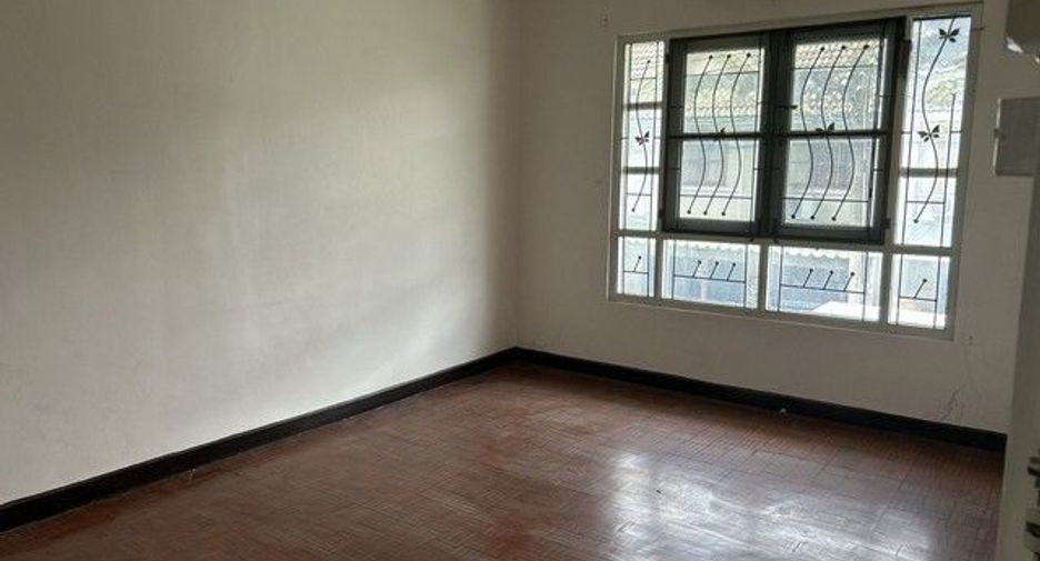 For sale 3 bedrooms townhouse in Mueang Samut Prakan, Samut Prakan