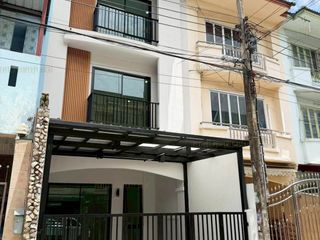 For sale 4 bedrooms townhouse in Pak Kret, Nonthaburi