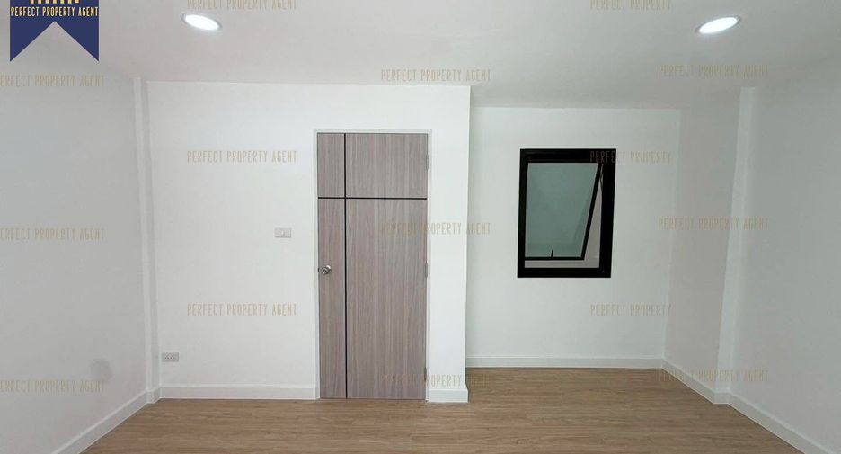 For sale 4 bedrooms townhouse in Pak Kret, Nonthaburi
