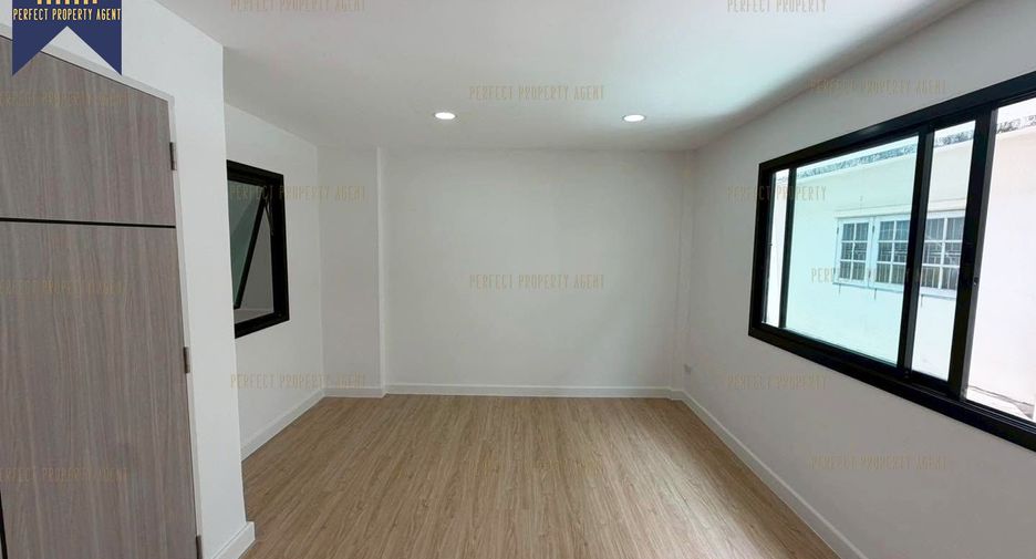 For sale 4 bedrooms townhouse in Pak Kret, Nonthaburi
