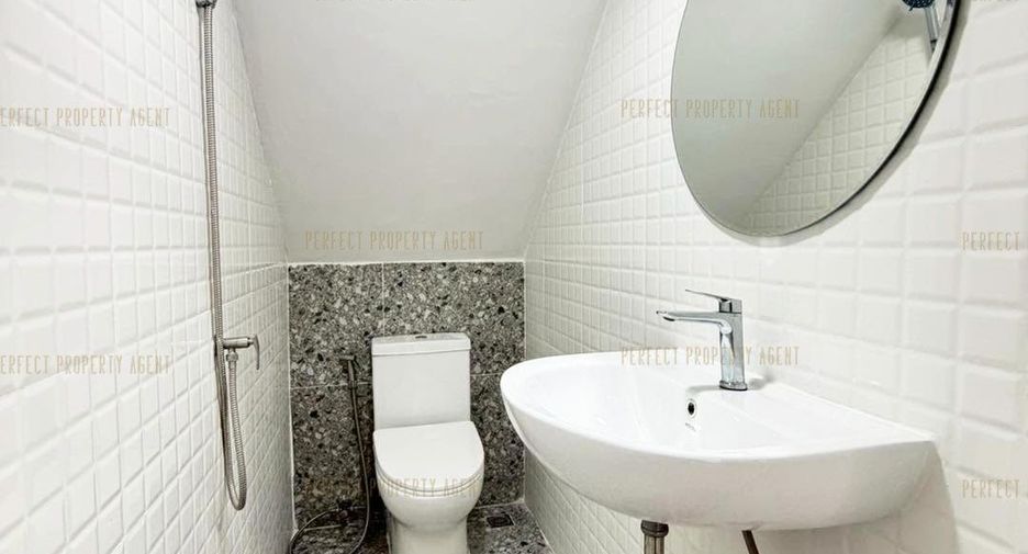 For sale 4 bedrooms townhouse in Pak Kret, Nonthaburi
