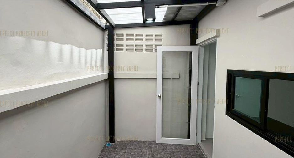 For sale 4 bedrooms townhouse in Pak Kret, Nonthaburi