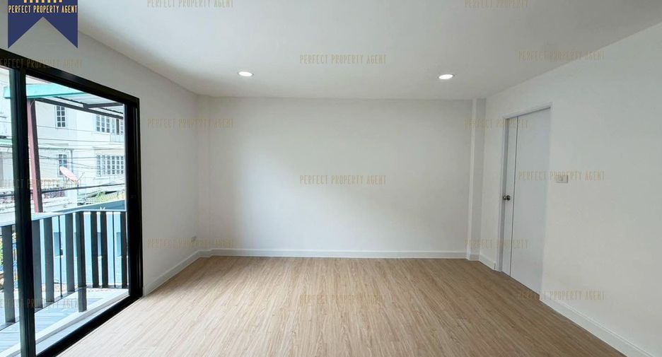For sale 4 bedrooms townhouse in Pak Kret, Nonthaburi