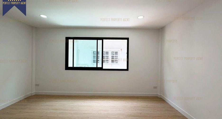 For sale 4 bedrooms townhouse in Pak Kret, Nonthaburi