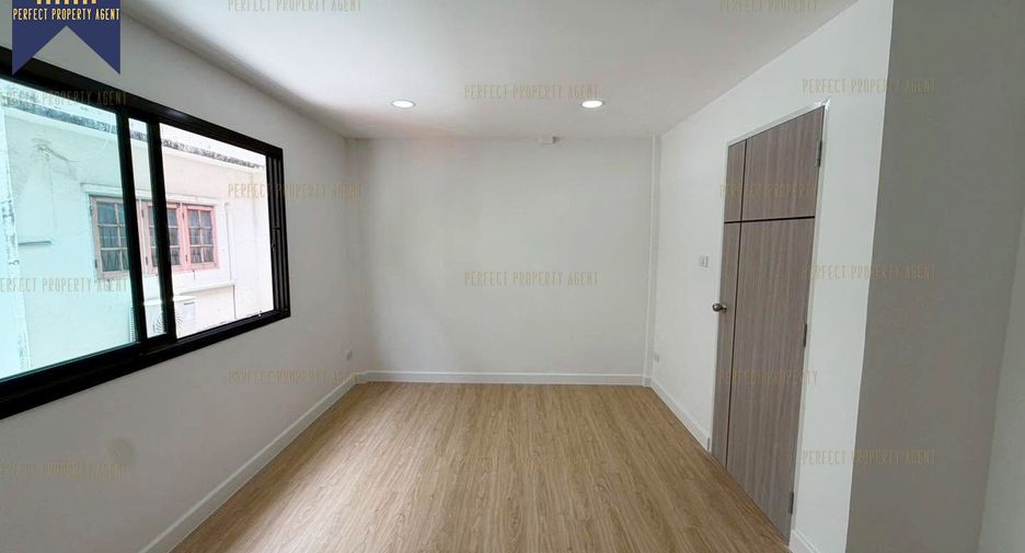 For sale 4 bedrooms townhouse in Pak Kret, Nonthaburi
