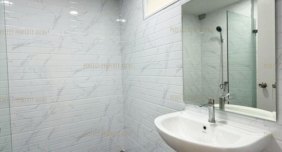 For sale 4 bedrooms townhouse in Pak Kret, Nonthaburi