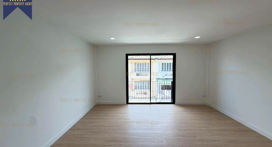 For sale 4 bedrooms townhouse in Pak Kret, Nonthaburi