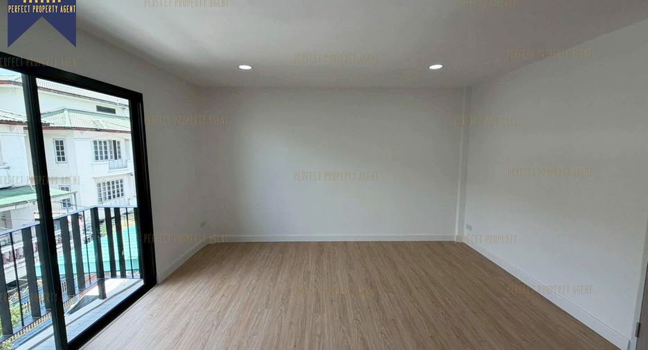 For sale 4 bedrooms townhouse in Pak Kret, Nonthaburi