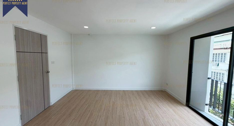 For sale 4 bedrooms townhouse in Pak Kret, Nonthaburi