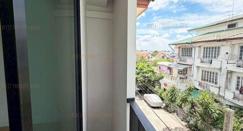 For sale 4 bedrooms townhouse in Pak Kret, Nonthaburi