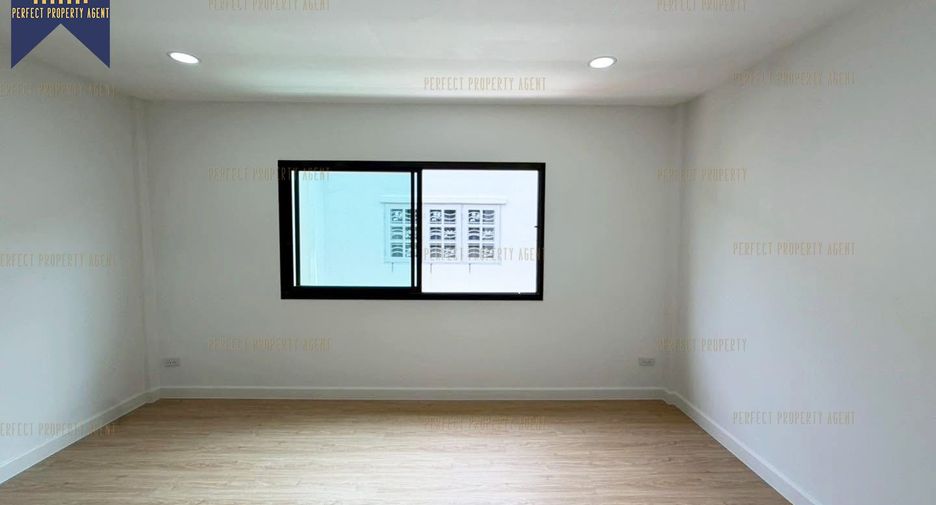 For sale 4 bedrooms townhouse in Pak Kret, Nonthaburi