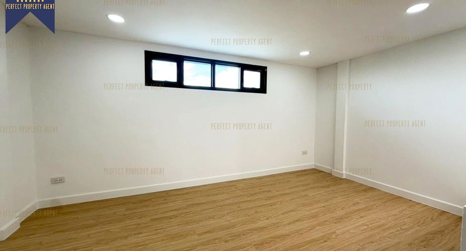 For sale 4 bedrooms townhouse in Pak Kret, Nonthaburi