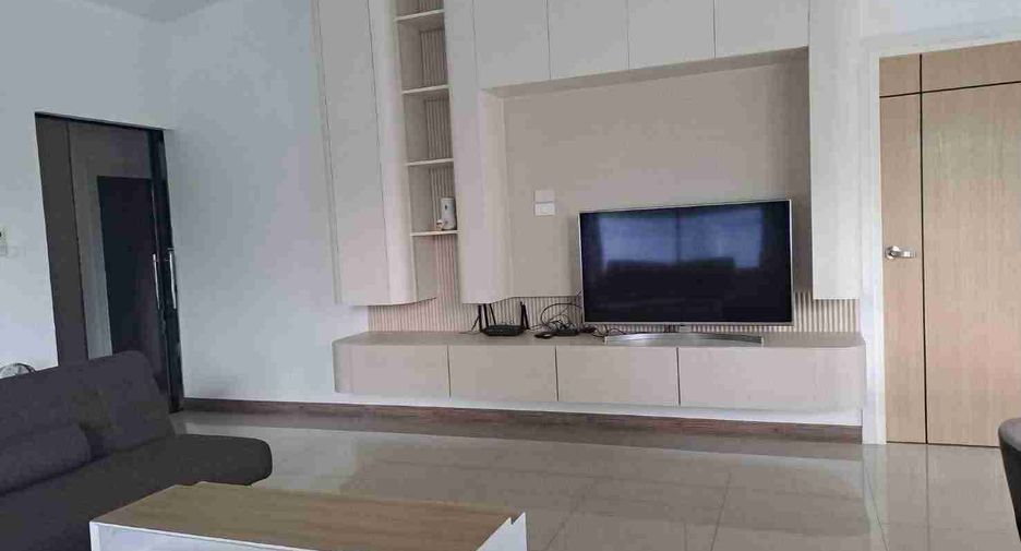For rent 3 bedrooms villa in Huay Yai, Pattaya
