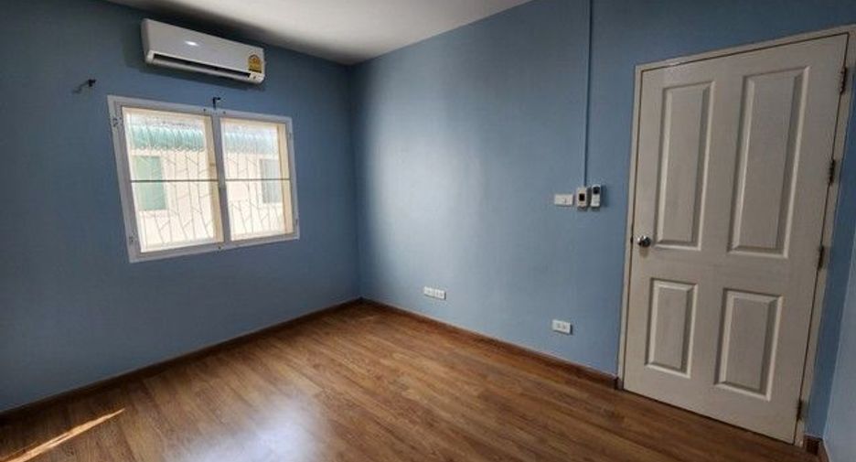 For rent 3 bedrooms townhouse in Pak Kret, Nonthaburi