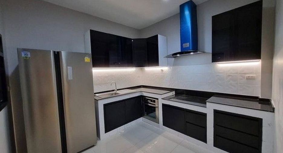 Haus zur Miete mit 4 Zimmer in Bang Bon, Bangkok