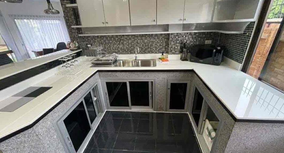 For rent 3 bedrooms villa in Bang Lamung, Chonburi