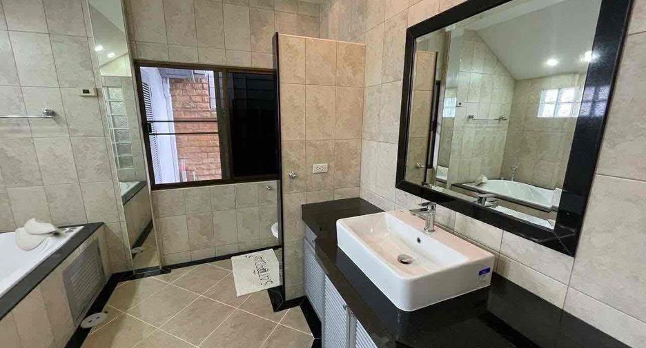 For rent 3 bedrooms villa in Bang Lamung, Chonburi