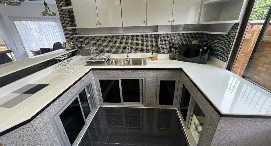 For rent 3 bedrooms villa in Bang Lamung, Chonburi