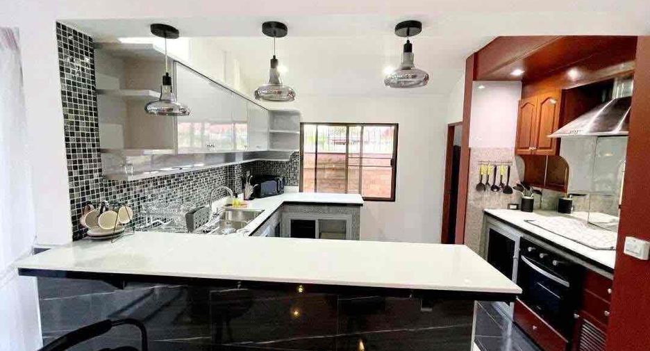 For rent 3 bedrooms villa in Bang Lamung, Chonburi