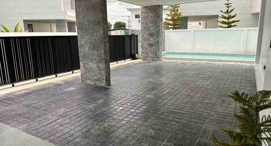 For sale 5 bedrooms villa in Huay Yai, Pattaya