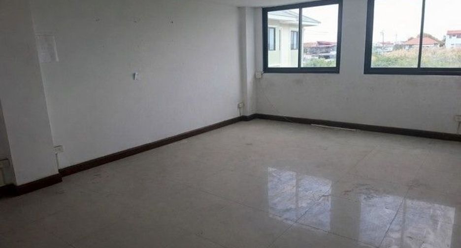 Gewerbefläche zum Kauf mit 3 Zimmer in Bang Bua Thong, Nonthaburi
