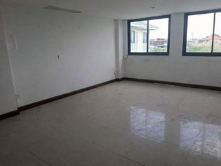 Gewerbefläche zum Kauf mit 3 Zimmer in Bang Bua Thong, Nonthaburi