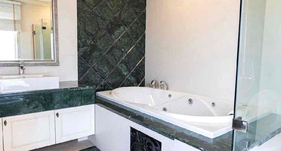 For rent 4 bedrooms villa in Jomtien, Pattaya