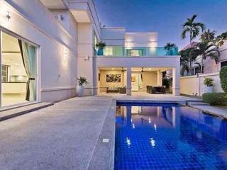 Villa en alquiler de 5 habitaciones en Bang Lamung, Chonburi