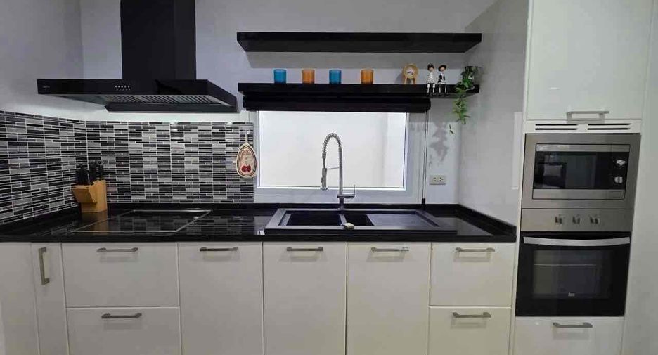 For rent 3 bedrooms villa in Bang Lamung, Chonburi