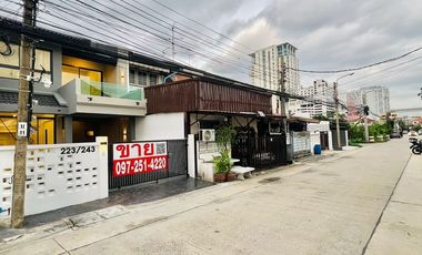 Casa adosada en venta de 3 habitaciones en Pak Kret, Nonthaburi