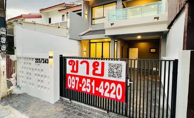 Casa adosada en venta de 3 habitaciones en Pak Kret, Nonthaburi