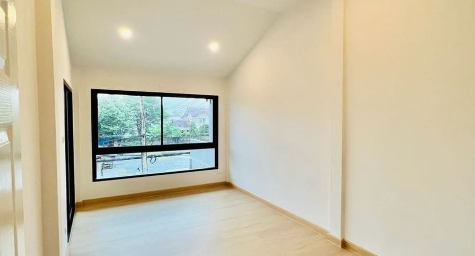Casa adosada en venta de 3 habitaciones en Pak Kret, Nonthaburi