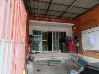 Casa adosada en venta de 2 habitaciones en Bang Sao Thong, Samut Prakan