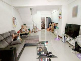 Casa adosada en venta de 2 habitaciones en Bang Sao Thong, Samut Prakan