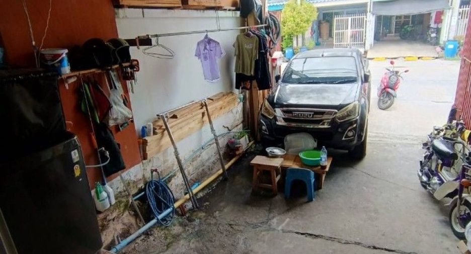 Casa adosada en venta de 2 habitaciones en Bang Sao Thong, Samut Prakan