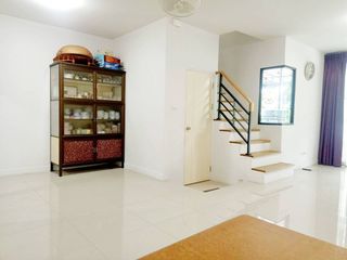Reihenhaus zum Kauf mit 3 Zimmer in Thung Khru, Bangkok