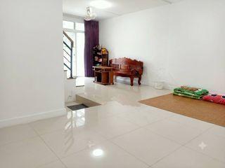 Reihenhaus zum Kauf mit 3 Zimmer in Thung Khru, Bangkok