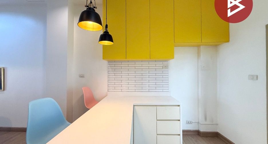 Casa adosada en venta de 4 habitaciones en Mueang Samut Prakan, Samut Prakan
