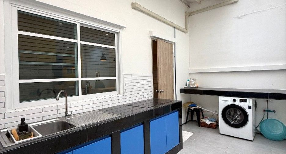 Casa adosada en venta de 4 habitaciones en Mueang Samut Prakan, Samut Prakan