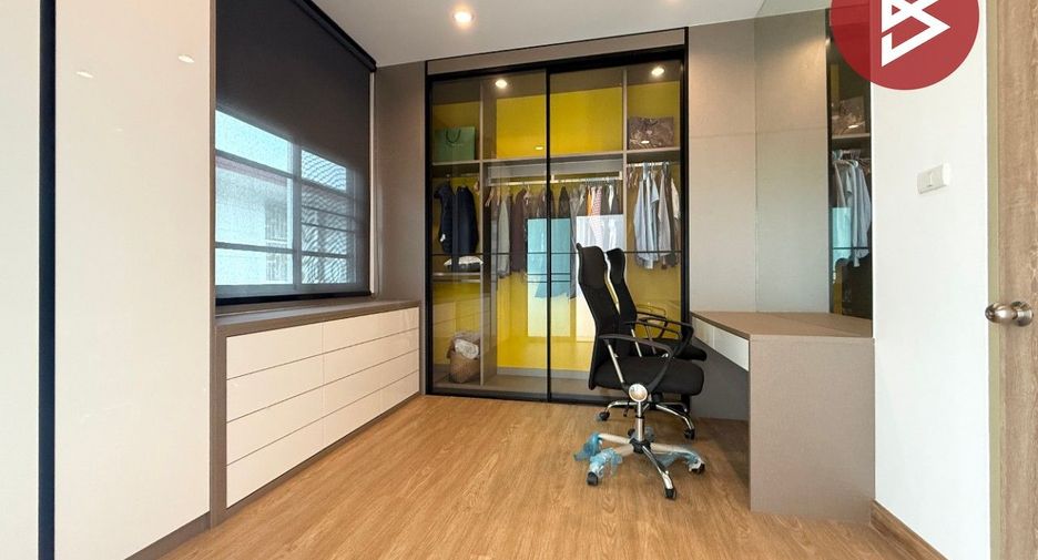 Casa adosada en venta de 4 habitaciones en Mueang Samut Prakan, Samut Prakan