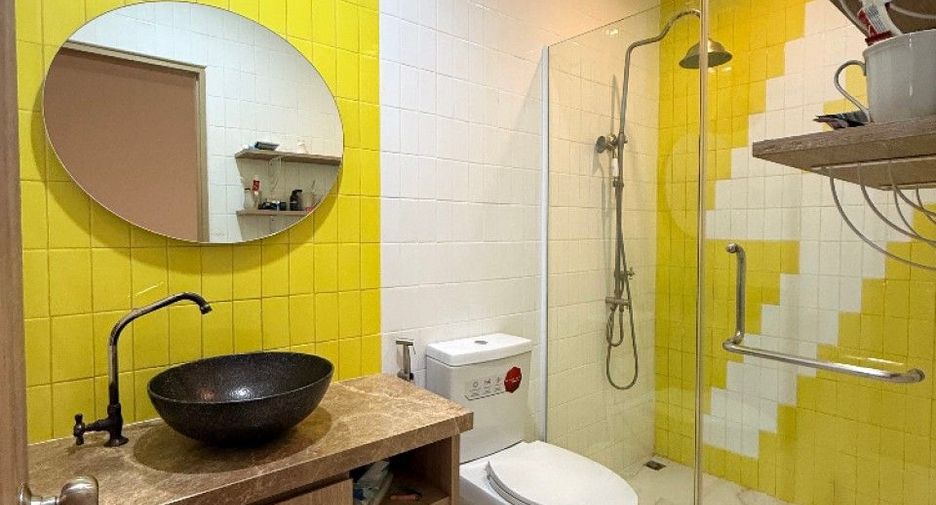 Casa adosada en venta de 4 habitaciones en Mueang Samut Prakan, Samut Prakan