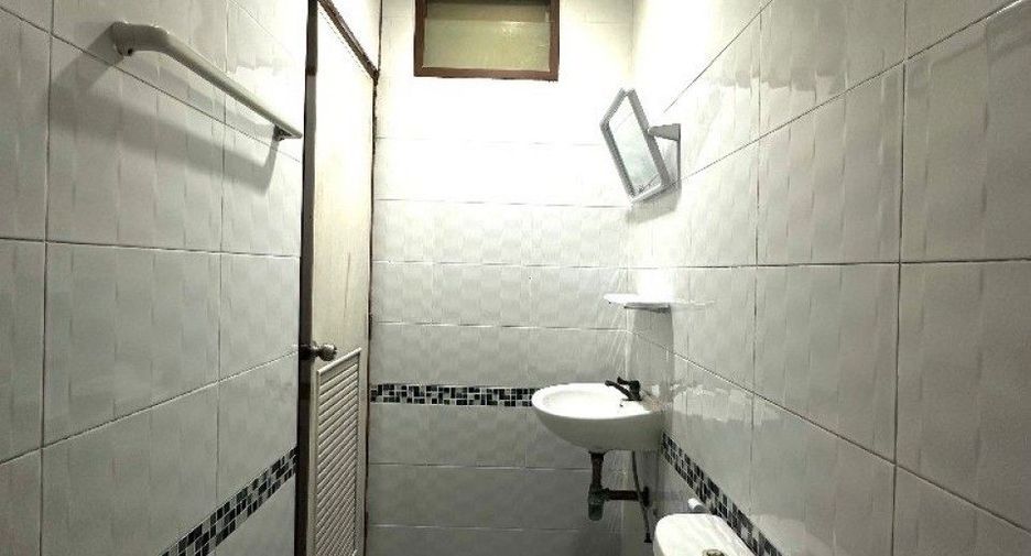 For sale 2 bedrooms retail Space in Mueang Chon Buri, Chonburi