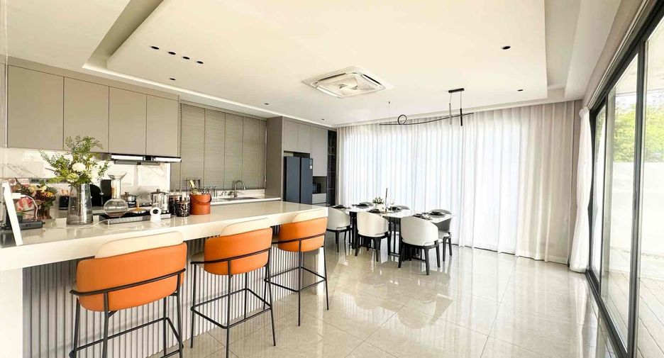 For sale 5 bedrooms villa in Bang Lamung, Chonburi