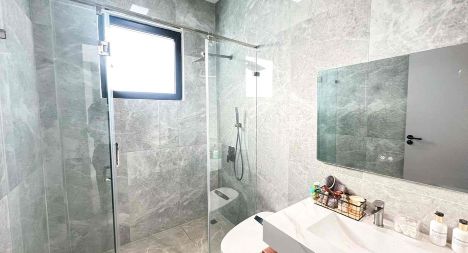 For sale 5 bedrooms villa in Bang Lamung, Chonburi