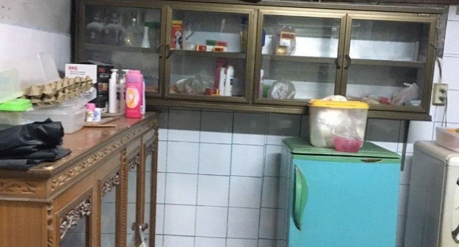 For sale 1 bed townhouse in Mueang Samut Prakan, Samut Prakan